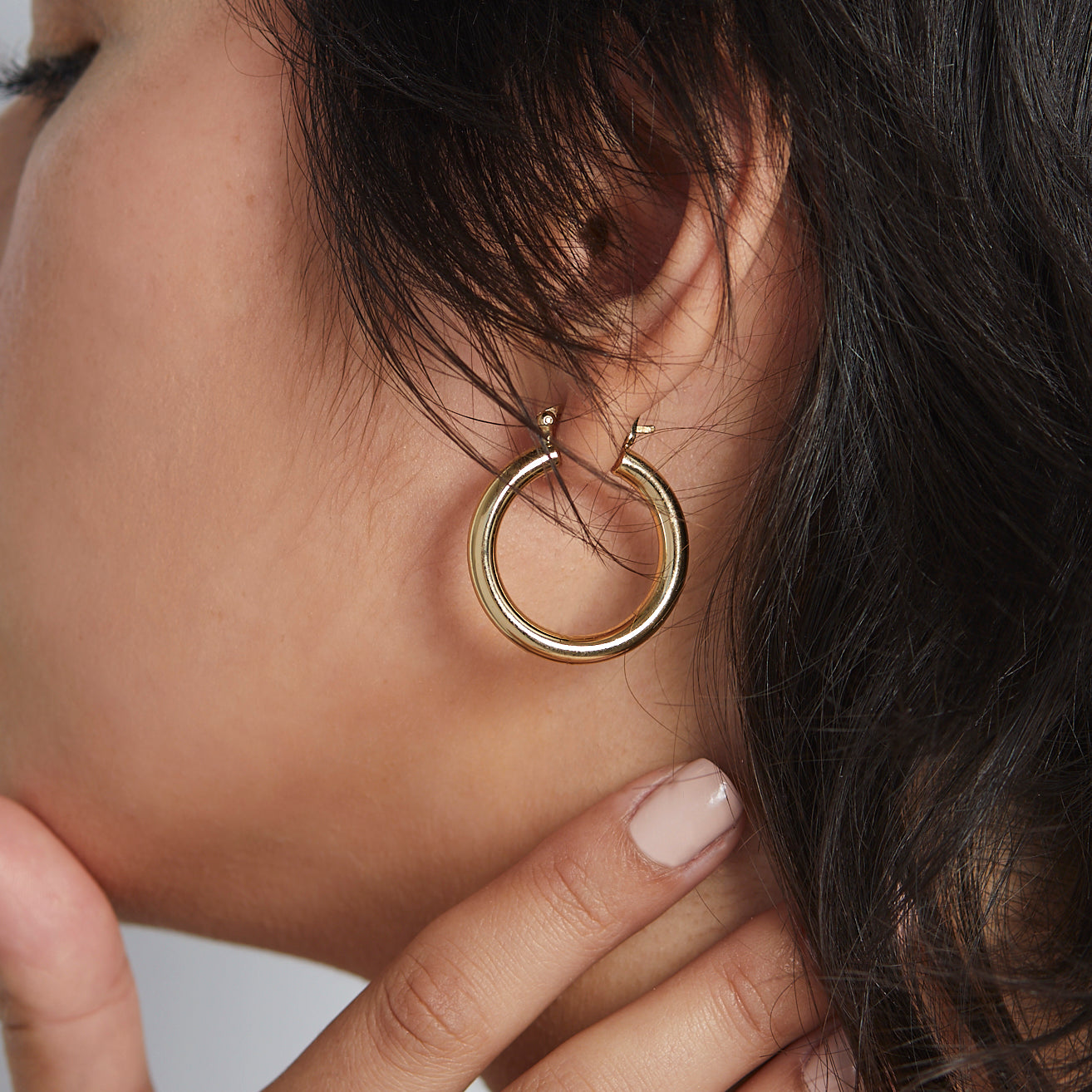 Vivi's Midi Tube Hoop Earrings
